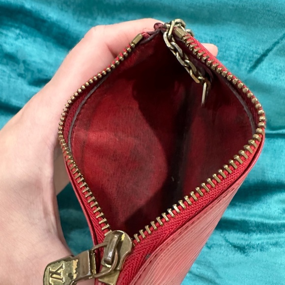 Louis Vuitton red Epi keychain pouch - Picture 6 of 12